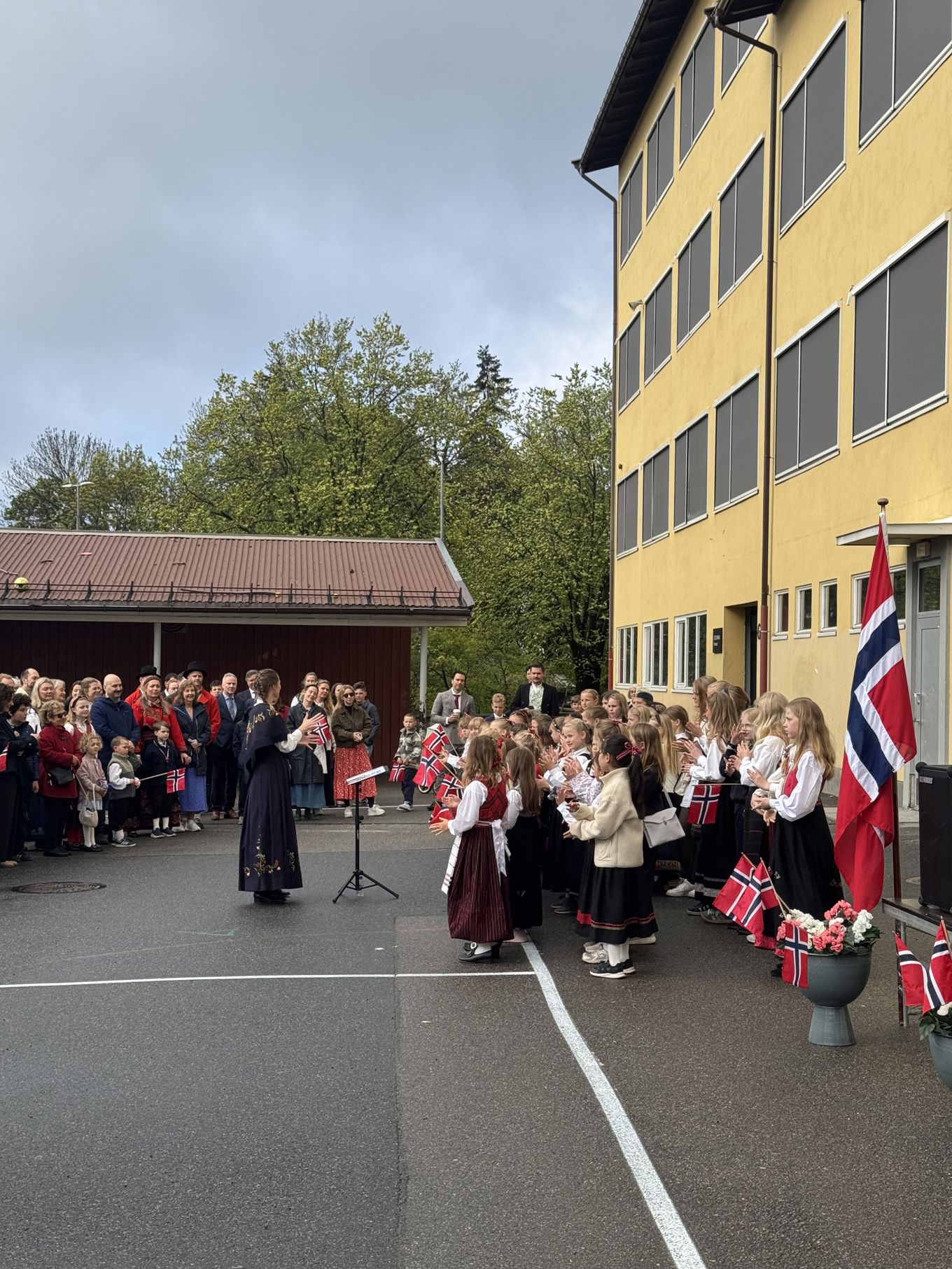 Smestad skolekor på 17. mai Smestad skolekor på 17. mai