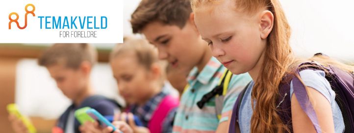 4 barn som ser ned i mobiltelefon og tekst temakveld for foreldre