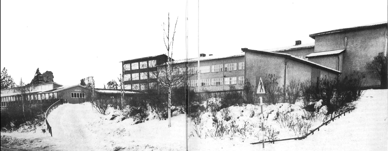 gammelt bilde av skolen tatt fra Konventveien